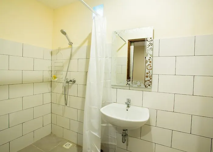 M Box Hostel *