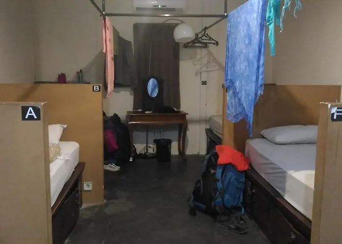 Hostel M Box