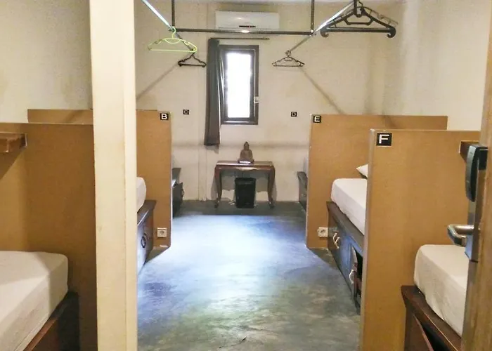 M Box Hostel