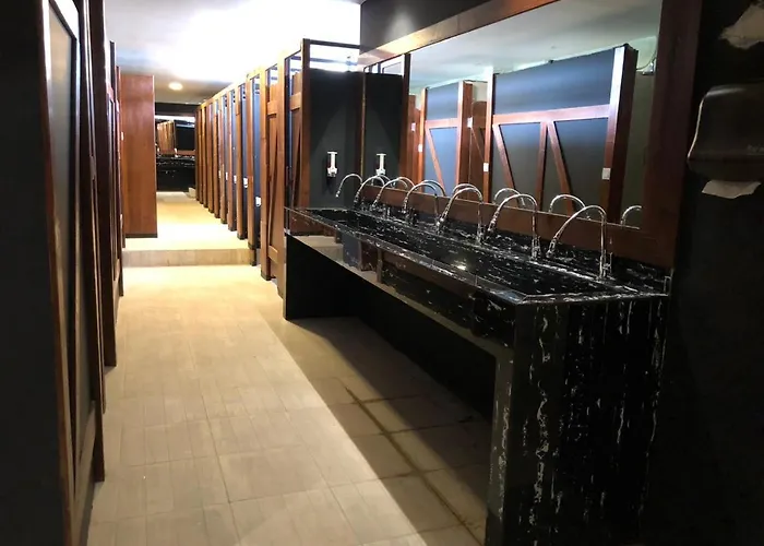 M Box Hostel *
