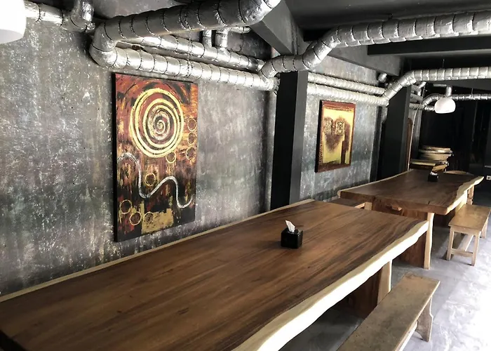 M Box Seminyak (Bali)