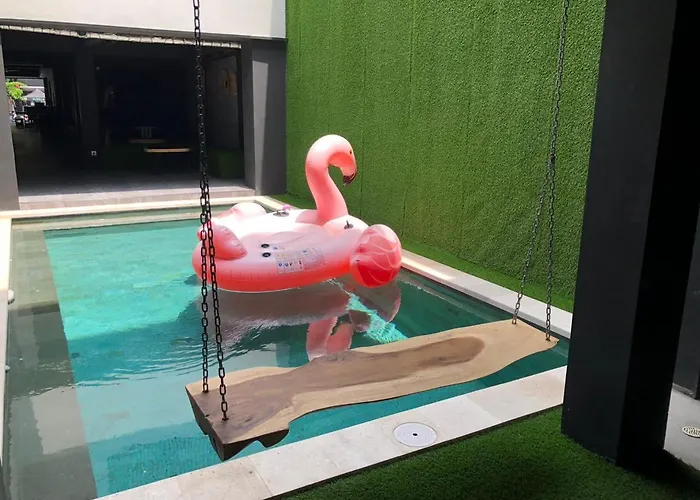 M Box Hostel Seminyak (Bali)