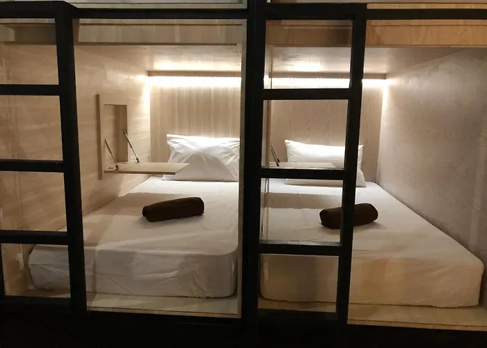 M Box Hostel *